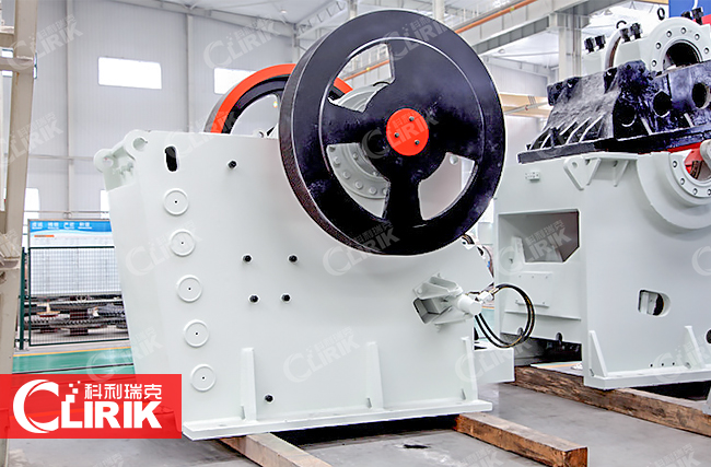 大型矿用破碎机的开发与应用